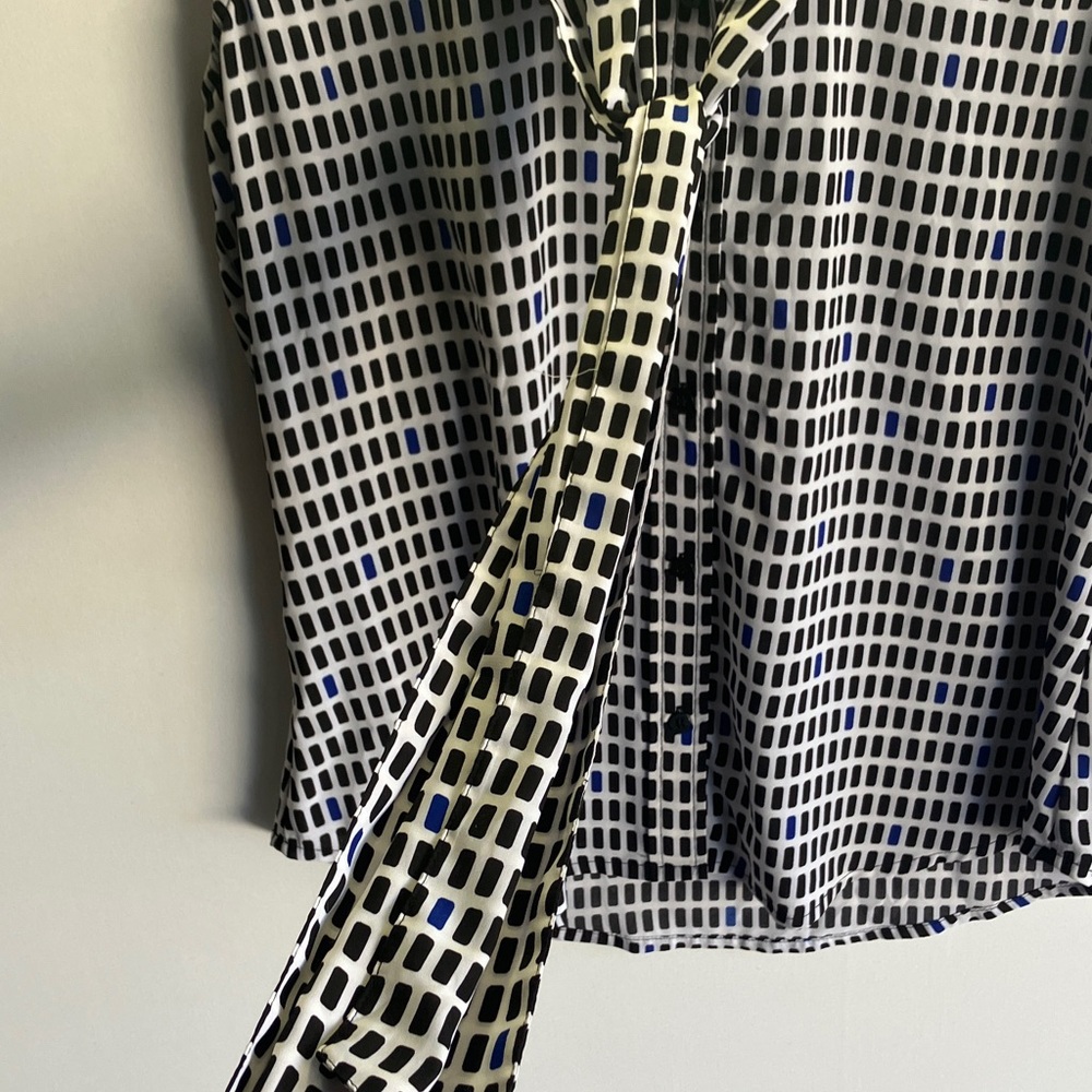 Calvin Klein Black and White Geometric Blouse - Picture 4 of 7